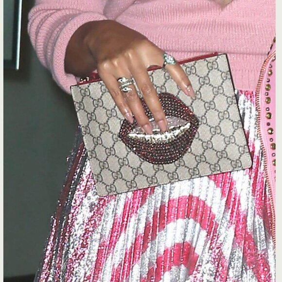 Gucci Supreme Canvas Lips Pouch as seen worn by Beyoncé in NYC - Picture 4 of 6